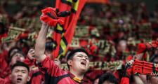 华体会体育赛事直播-国内足球比赛中的惊心动魄一幕