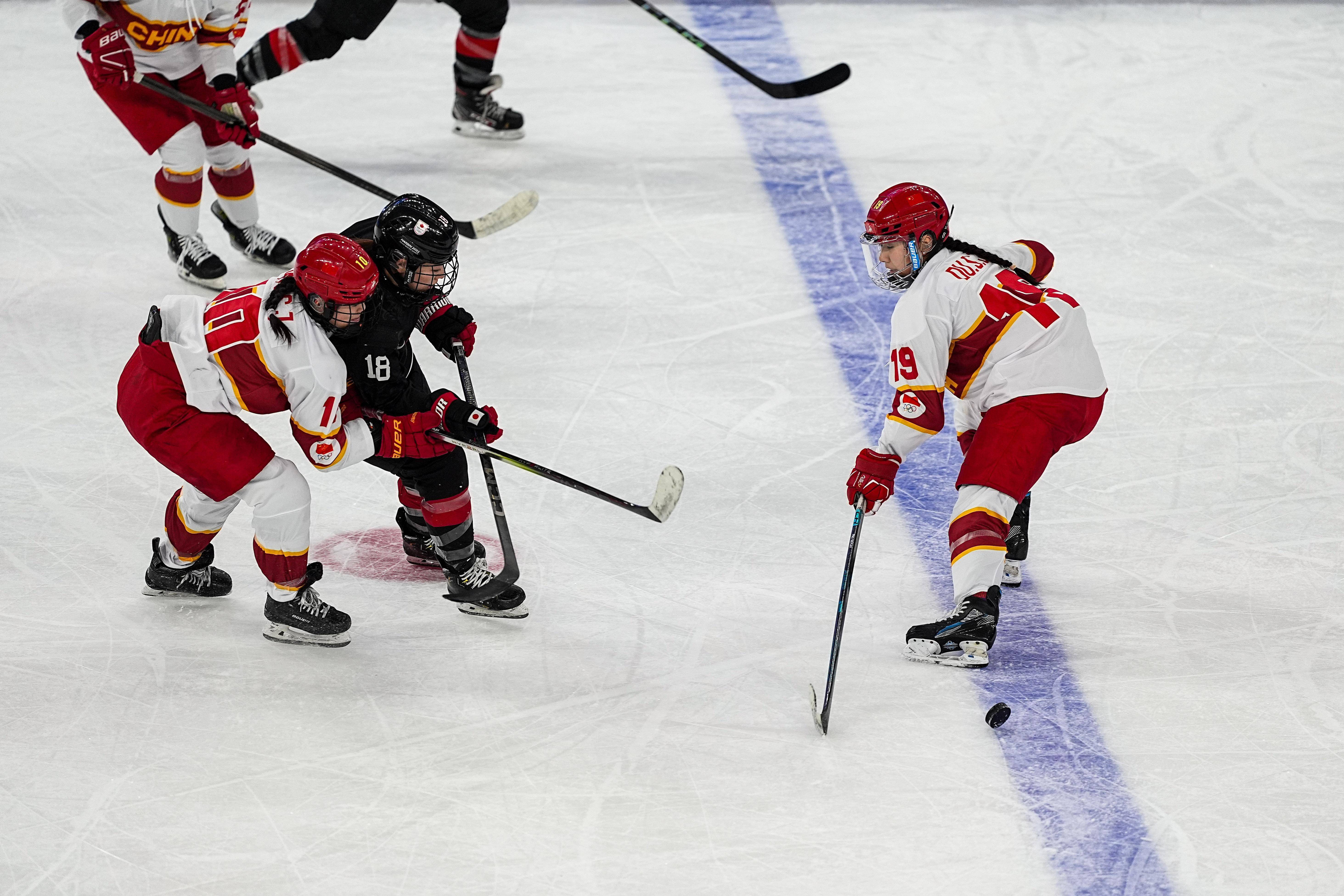 捷克冰球队奋力拼搏,勇夺领奖台 捷克冰球队奋力拼搏,勇夺领奖台