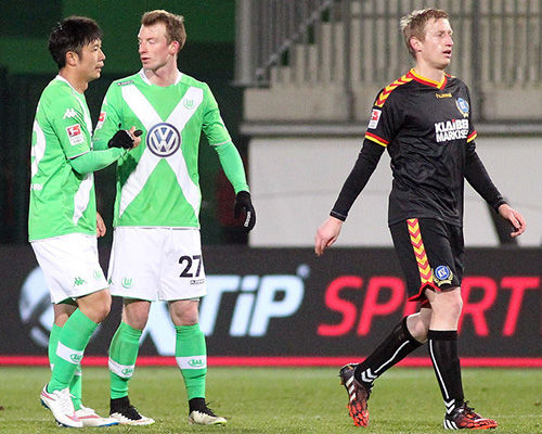 狼堡逆转战胜对手,取得重要三分 狼堡逆转战胜对手,取得重要三分