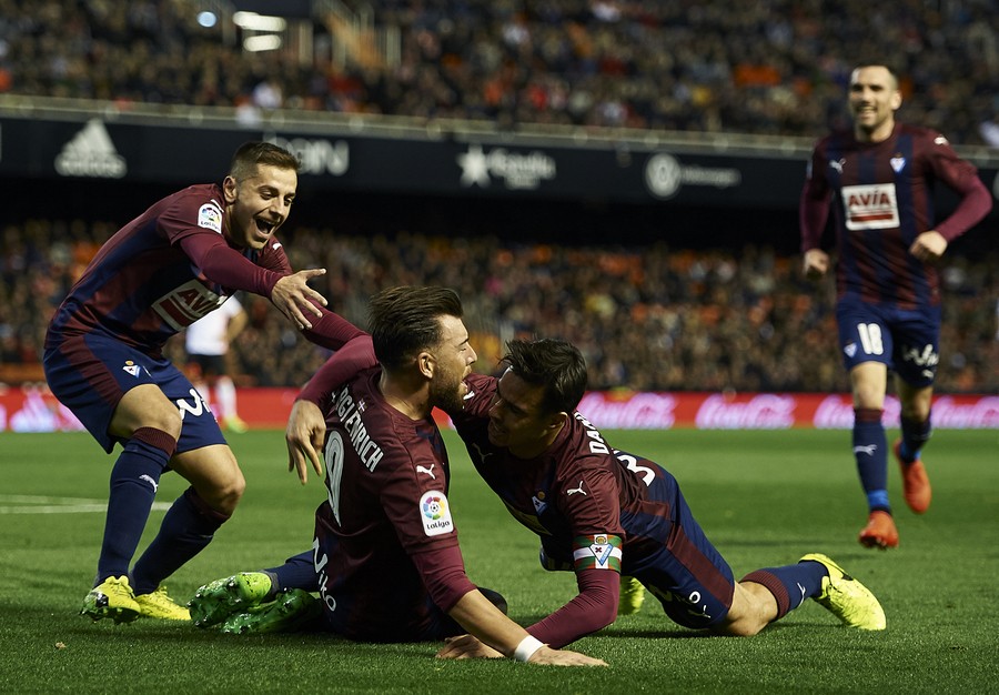 惨败于瓦伦西亚,不敌对手 惨败于瓦伦西亚,不敌对手