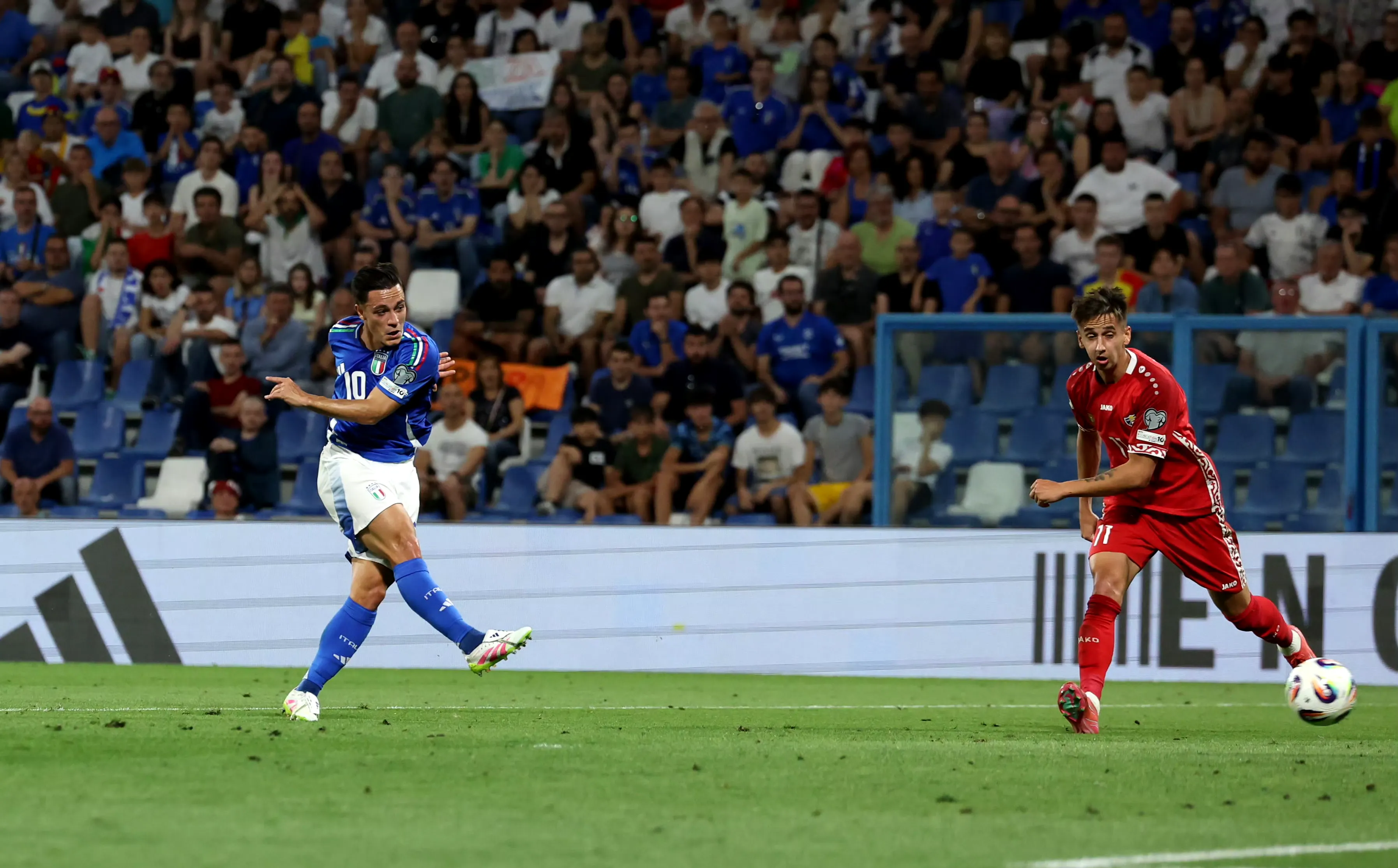 摩洛哥球员突破对方防线,帮队进球 摩洛哥球员突破对方防线,帮队进球