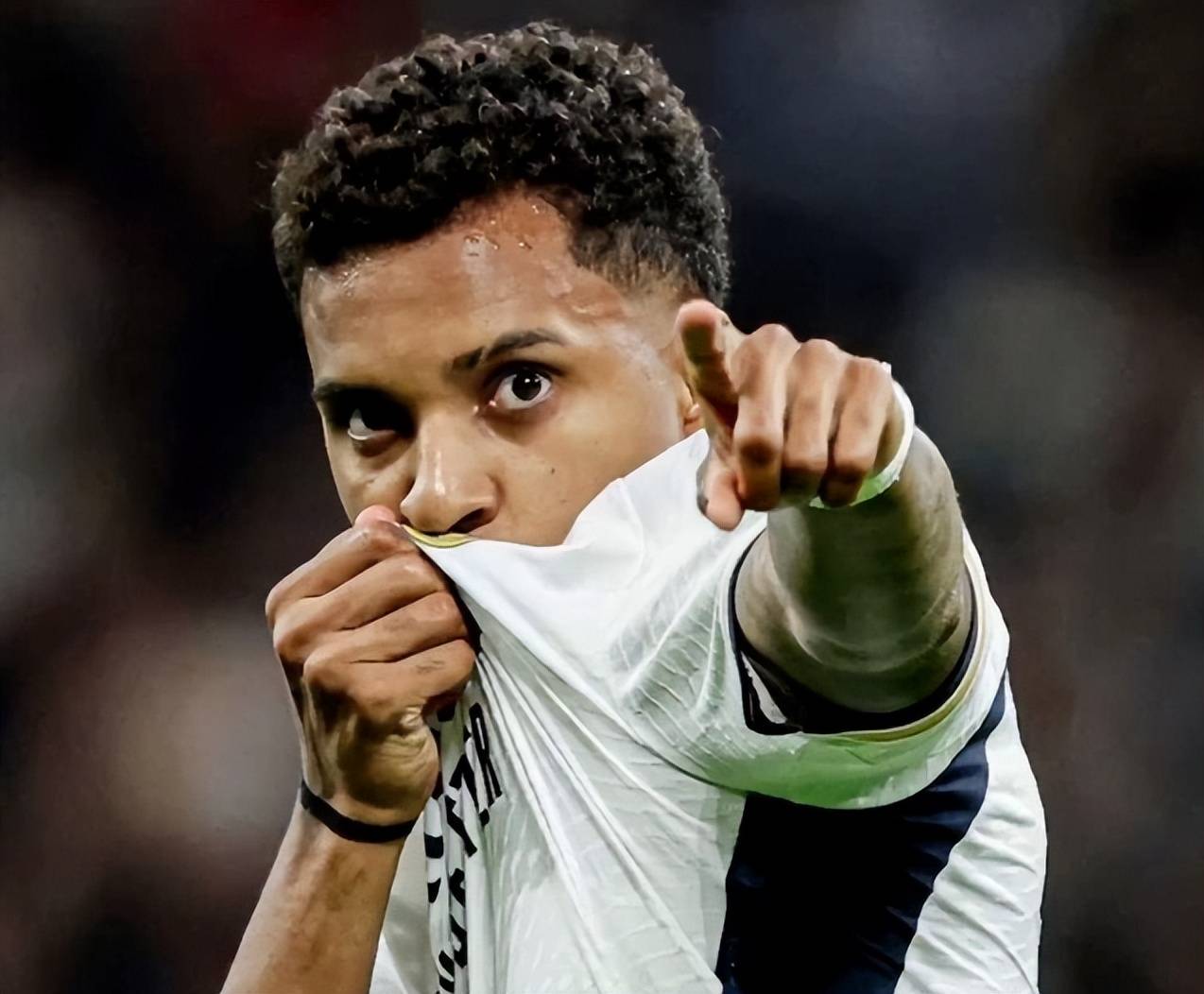 皇马逆转热刺成功，勇夺晋级权