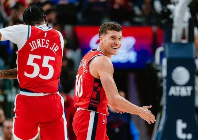 快船再胜马刺,他连续第六场半场得分超15分 快船再胜马刺,他连续第六场半场得分超15分