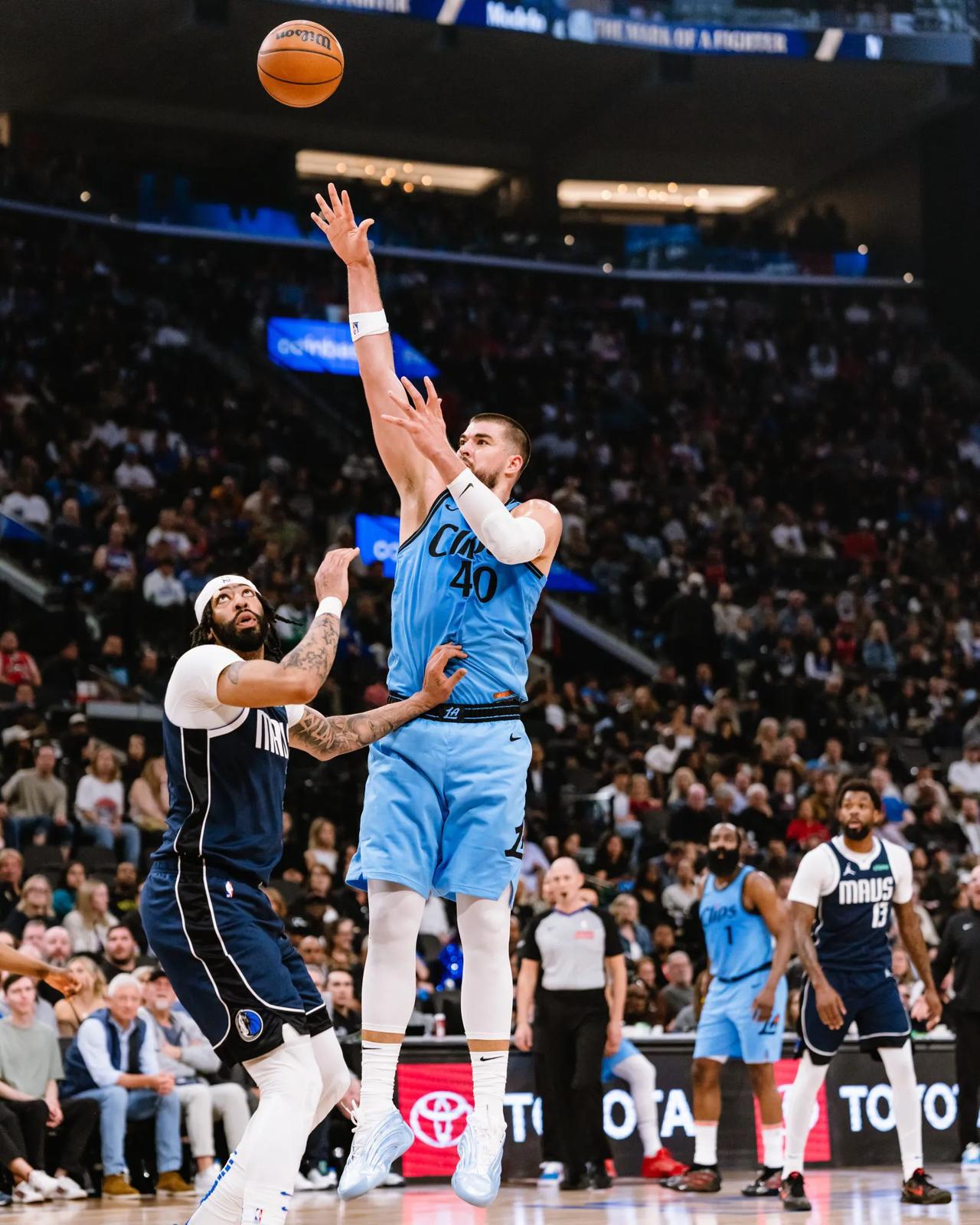 快船击败骑士,哈雷尔贡献25分15篮板! 快船击败骑士,哈雷尔贡献25分15篮板!