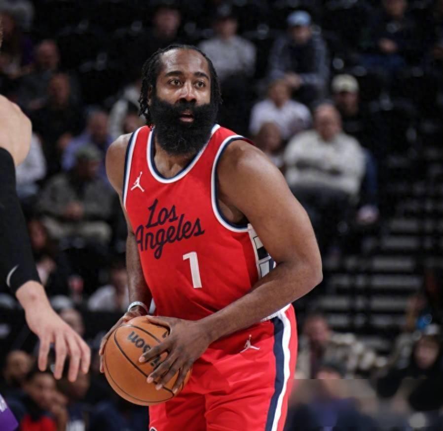 火箭获胜，哈登大放异彩