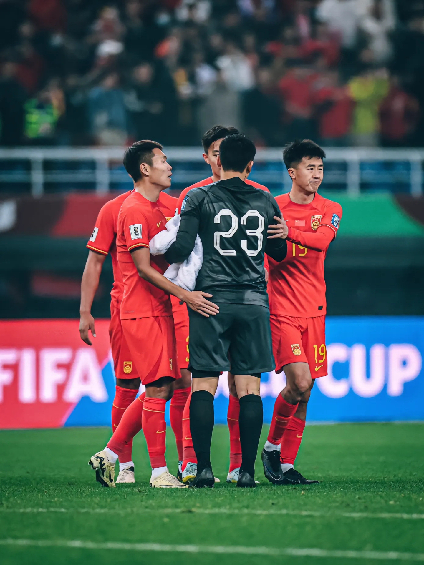 国足备战12强赛首战王大雷接班门将位置备受关注