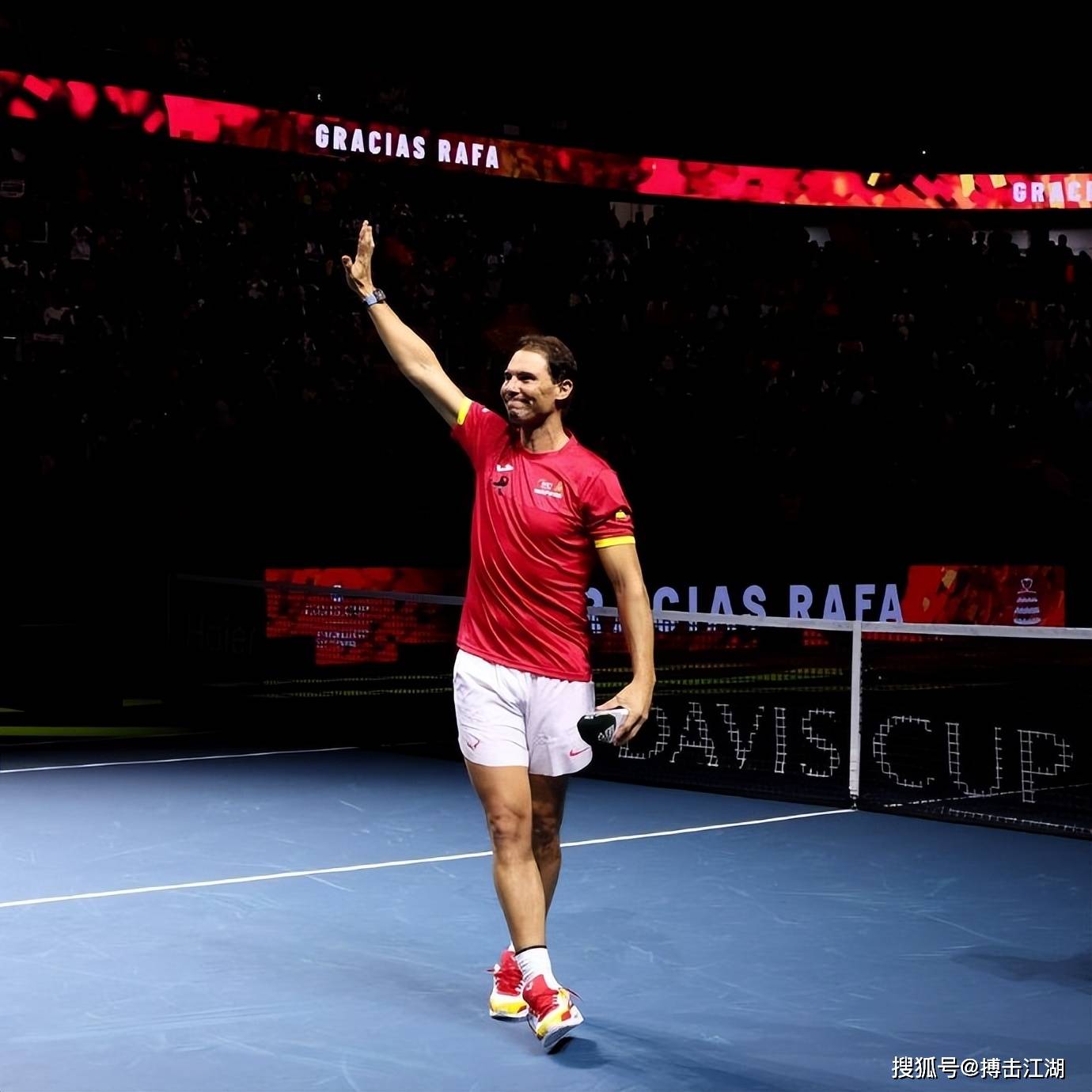 拉沃尔杯完胜联合杯，西西帕斯高光表现的简单介绍