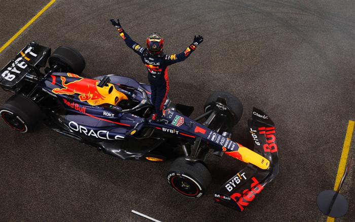 包含阿斯顿马丁鏖战法拉利，维斯塔潘惊艳四座的词条